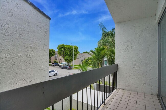 Building Photo - 9177 Fontainebleau Blvd
