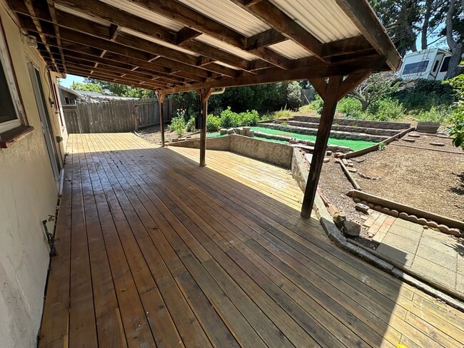 Building Photo - Cute Benicia Single Family Home 2 Bedroom and 1 Bathroom