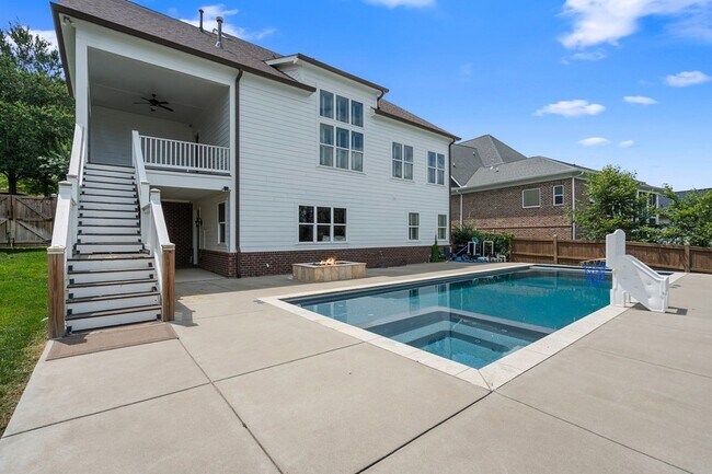 Building Photo - 444 Wild Elm St