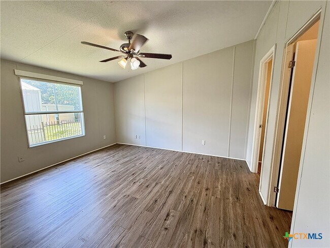 Building Photo - 319 E Zipp Rd