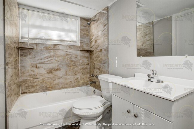 Building Photo - 4809 Farley Ave