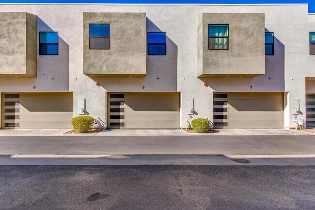 Building Photo - 5151 N 13th Pl