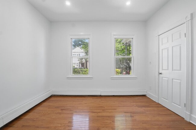Building Photo - 419 S 7th Ave