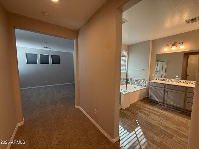 Building Photo - 3786 E Robert St