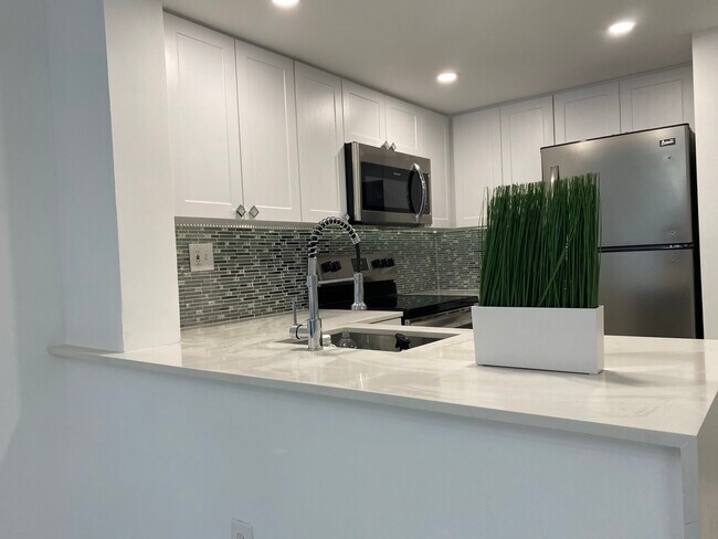 Building Photo - 8615 NW 5th Ter