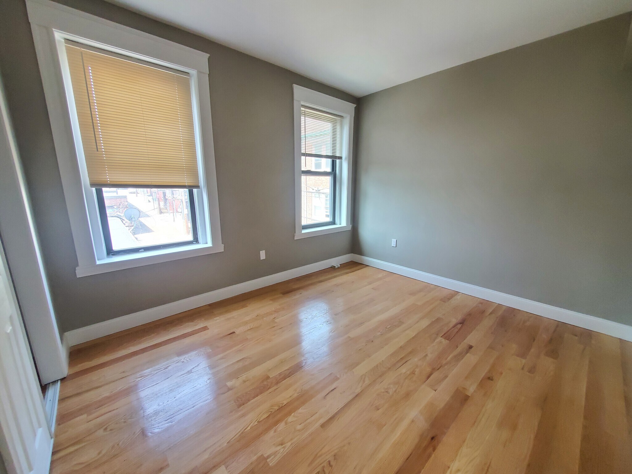 Building Photo - 1914 Beacon St