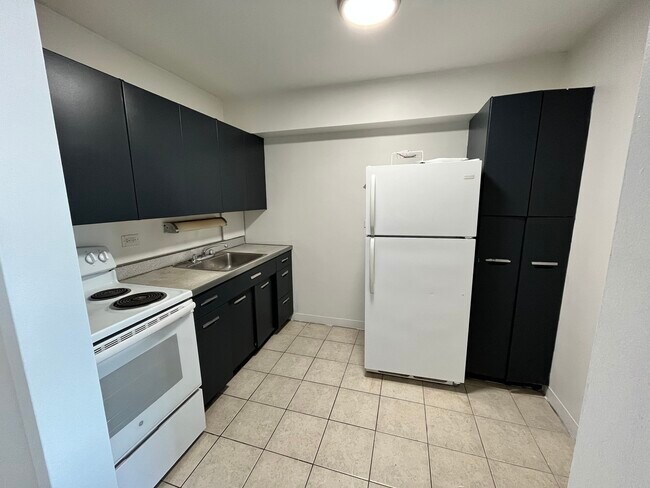 Building Photo - 7337 S South Shore Dr