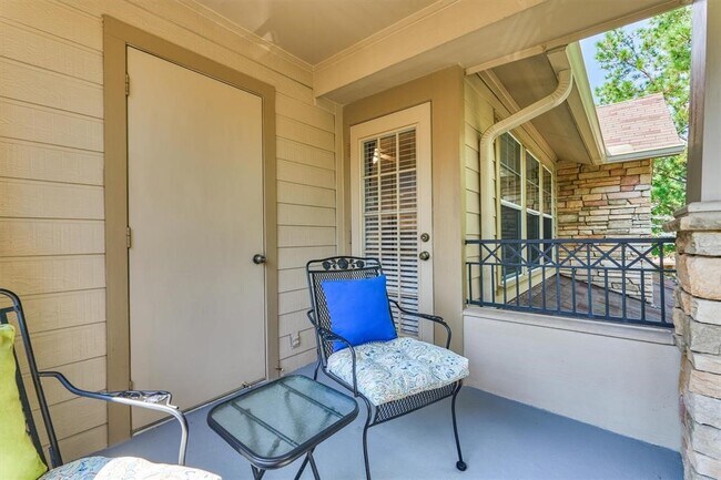 Building Photo - 87 Woodlily Pl