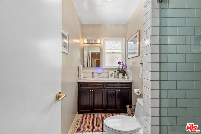 Building Photo - 4643 Nagle Ave