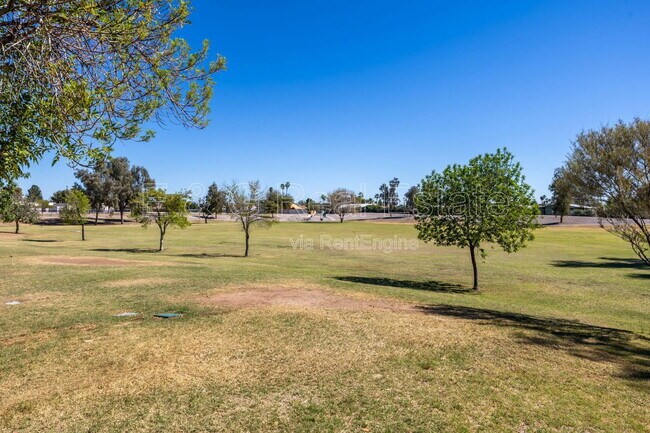 Building Photo - 7042 W Mercer Ln