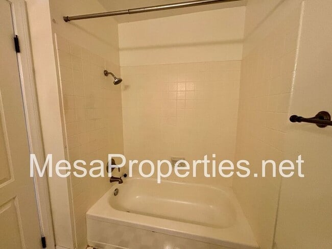 Building Photo - 118 N Glendora Ave