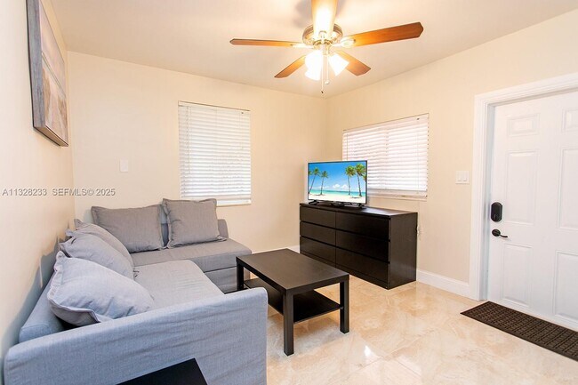 Building Photo - 809 S 17th Ave