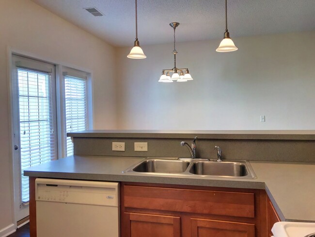 Building Photo - 765 Canyon Oak Loop