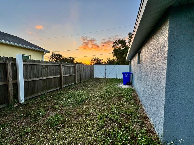 Building Photo - 1415 Diego St