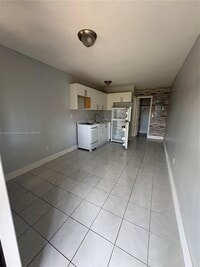 Building Photo - 401 NW 43rd Ct