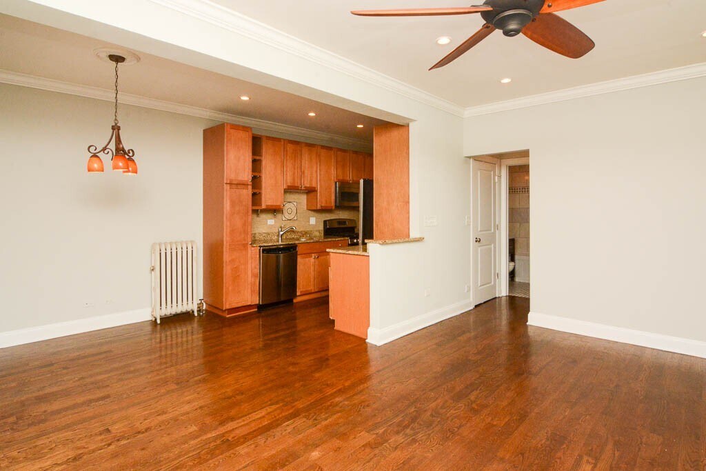 Building Photo - 736 W Addison St