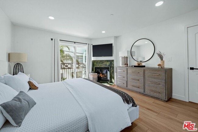 Building Photo - 123 S Clark Dr