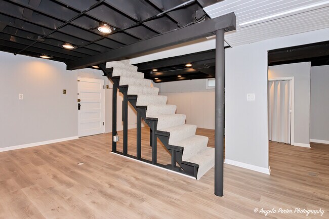 Building Photo - 40 Pine Tree Row