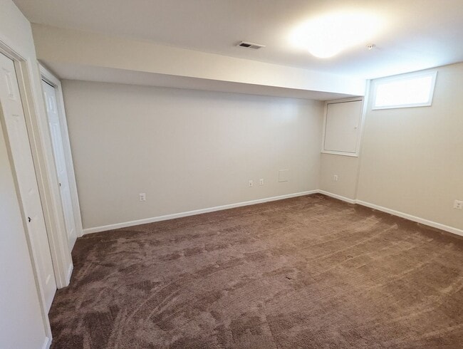 Building Photo - Impeccably maintained SFH in Clarksburg re...
