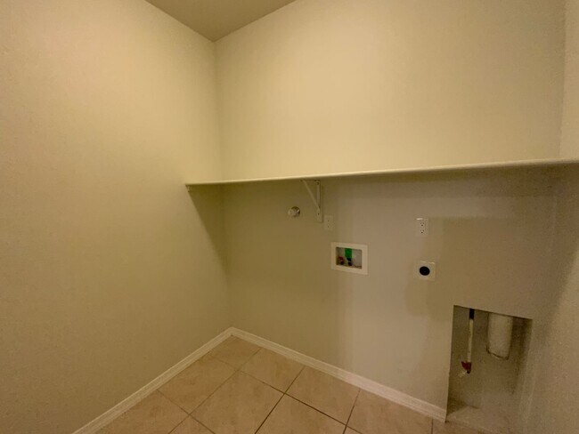 Building Photo - Beautiful 3 Bedroom Single Story Home Available Near Northern Blvd NW & Rainbow Blvd NE!