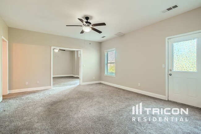 Building Photo - 3768 Lake Haven Way