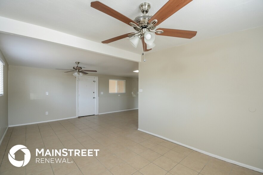 Building Photo - 1051 S Duke Dr