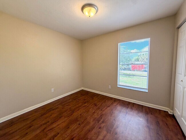 Building Photo - Move-in Ready Recently Updated 4BR/2BA House in Alachua! *Approved Application*