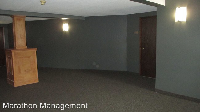 Building Photo - 8150 W River Rd