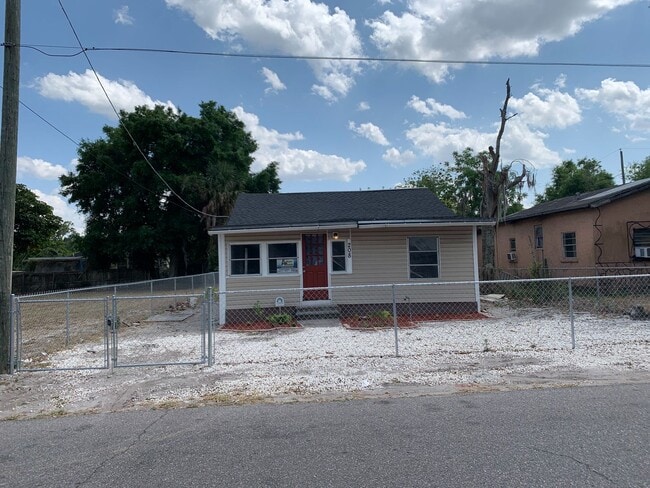 Building Photo - 208 Sears Ave NE