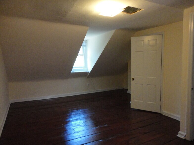 Building Photo - 1237 Pine St