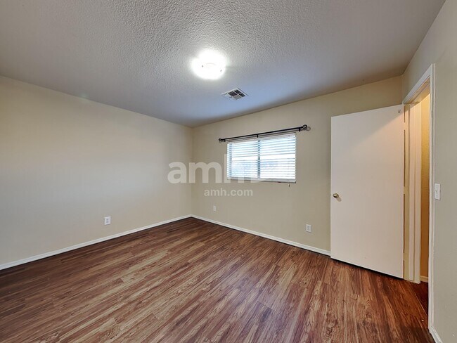 Building Photo - 2205 E 35th Ave