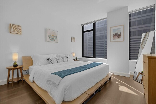 Building Photo - 10 Hanover Square