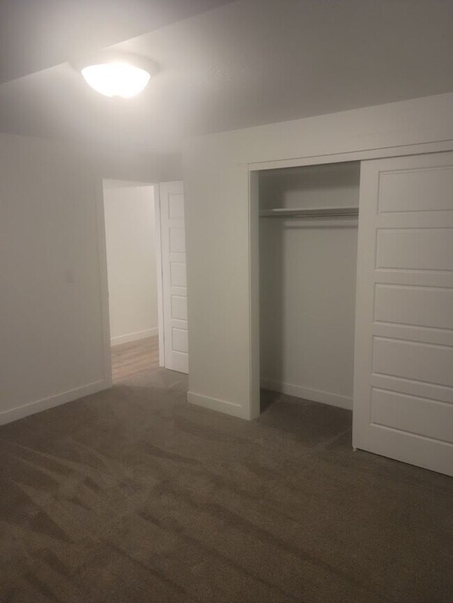Building Photo - Spacious 3-Bedroom Basement Apartment – Al...