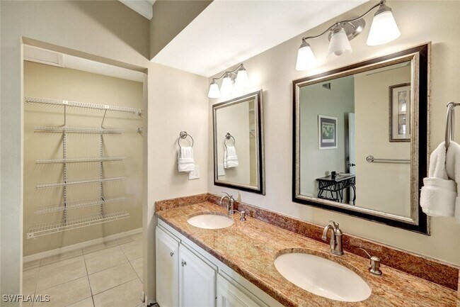 Building Photo - 14899 Crescent Cove Dr