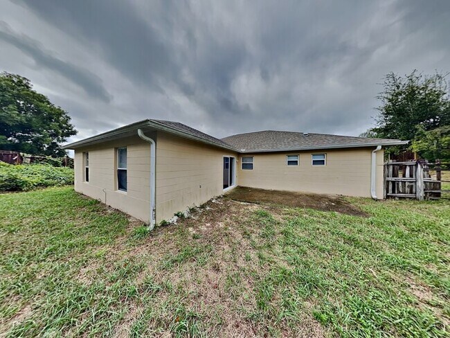 Building Photo - 3221 Utah Dr