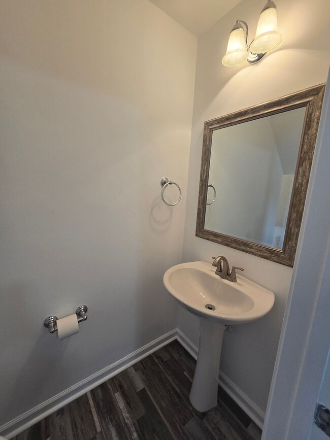 Building Photo - NEW LISTING!!!!!