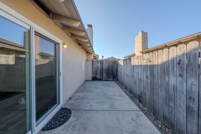 Building Photo - 16562 Sabot Ln