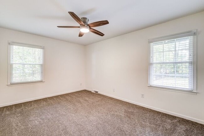 Building Photo - Private Home on Spacious Lot in Browns Sum...