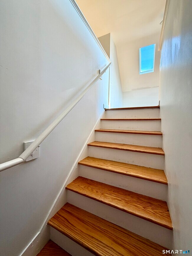 Building Photo - 410 Davidson St