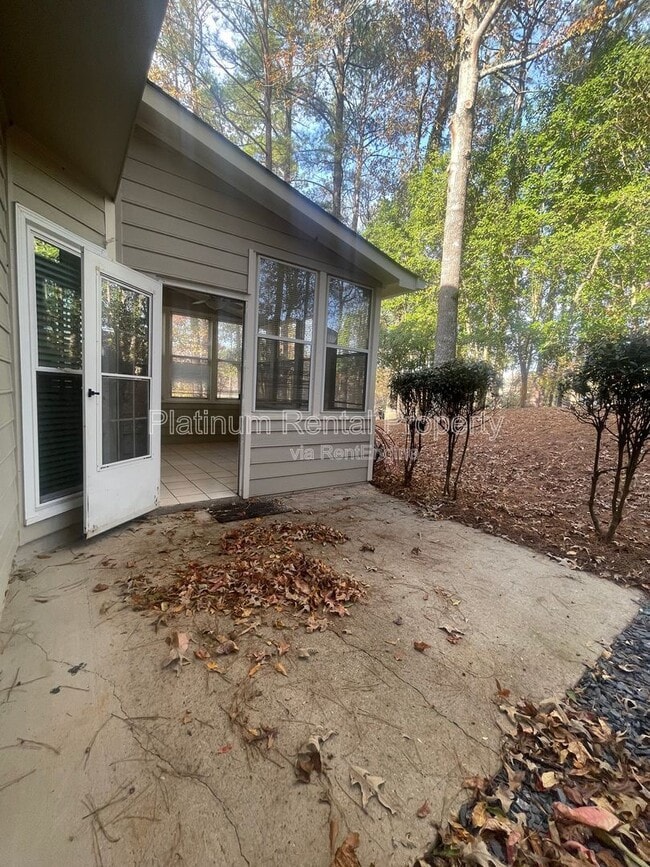 Building Photo - 940 Club Chase Ct