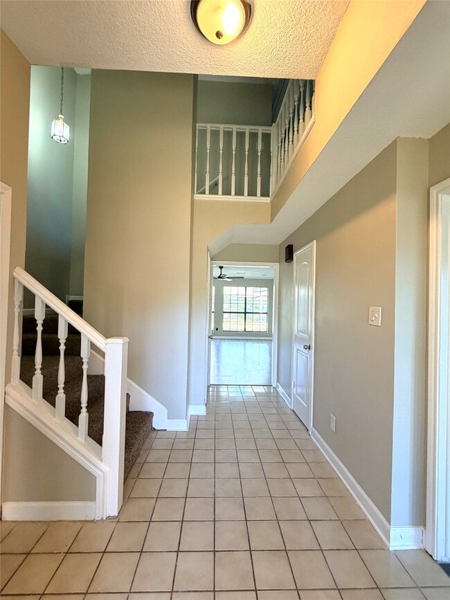 Building Photo - 3800 September Dr