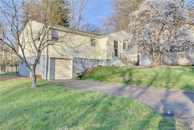 Primary Photo - 11 Genesee St