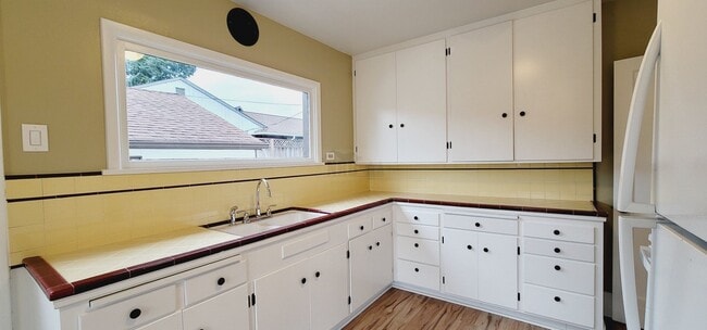 Building Photo - Rare opportunity to live in a stunning 5 B...