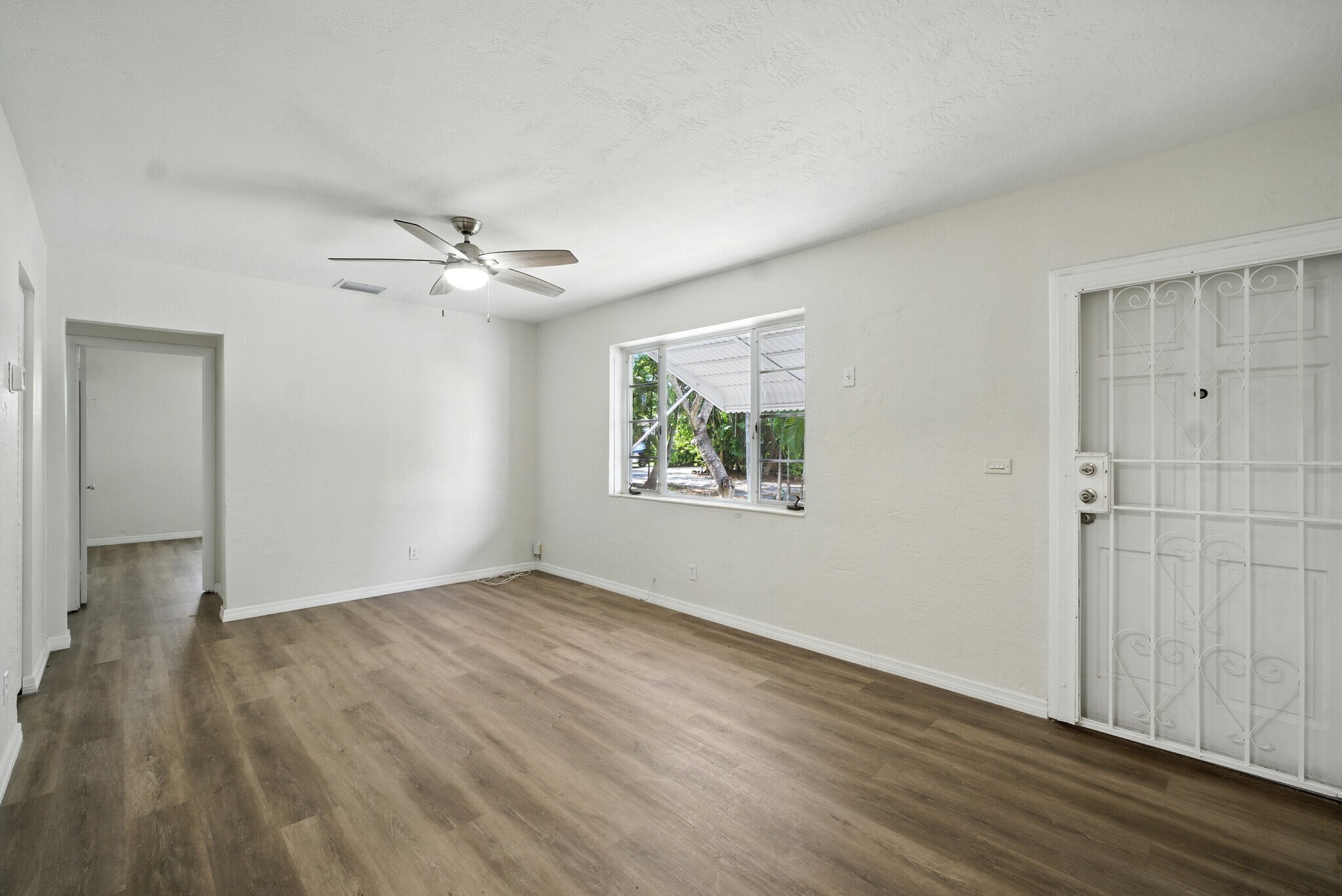 Building Photo - 2545 Tequesta Ln