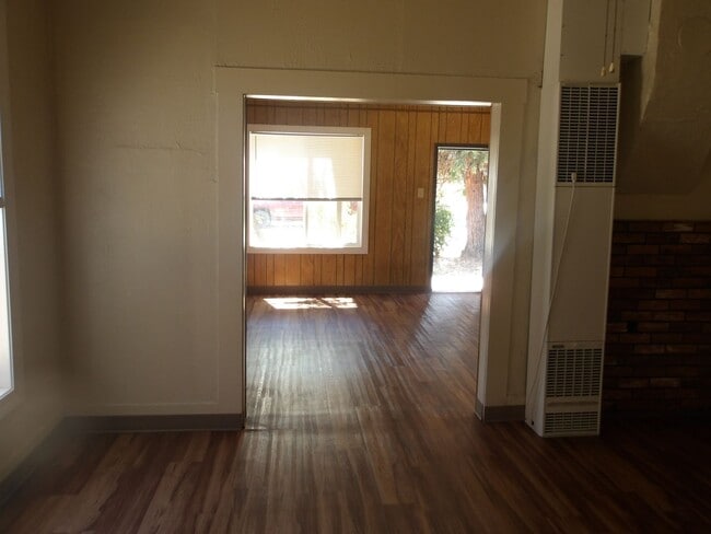 Building Photo - 140-14
