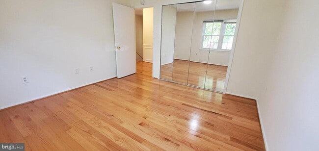 Building Photo - 972 Paulsboro Dr