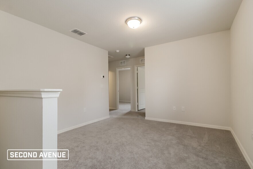 Building Photo - 280 Begonia Ln