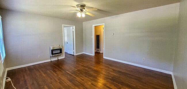 Building Photo - 2 bedroom 1 bath duplex in Shawnee