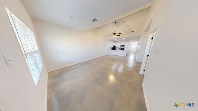 Building Photo - 905 Smoke Tree Ln