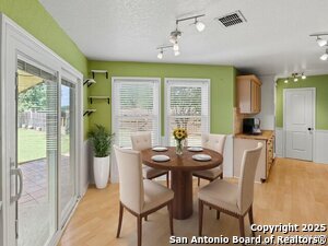 Building Photo - 3223 Crested Creek Dr